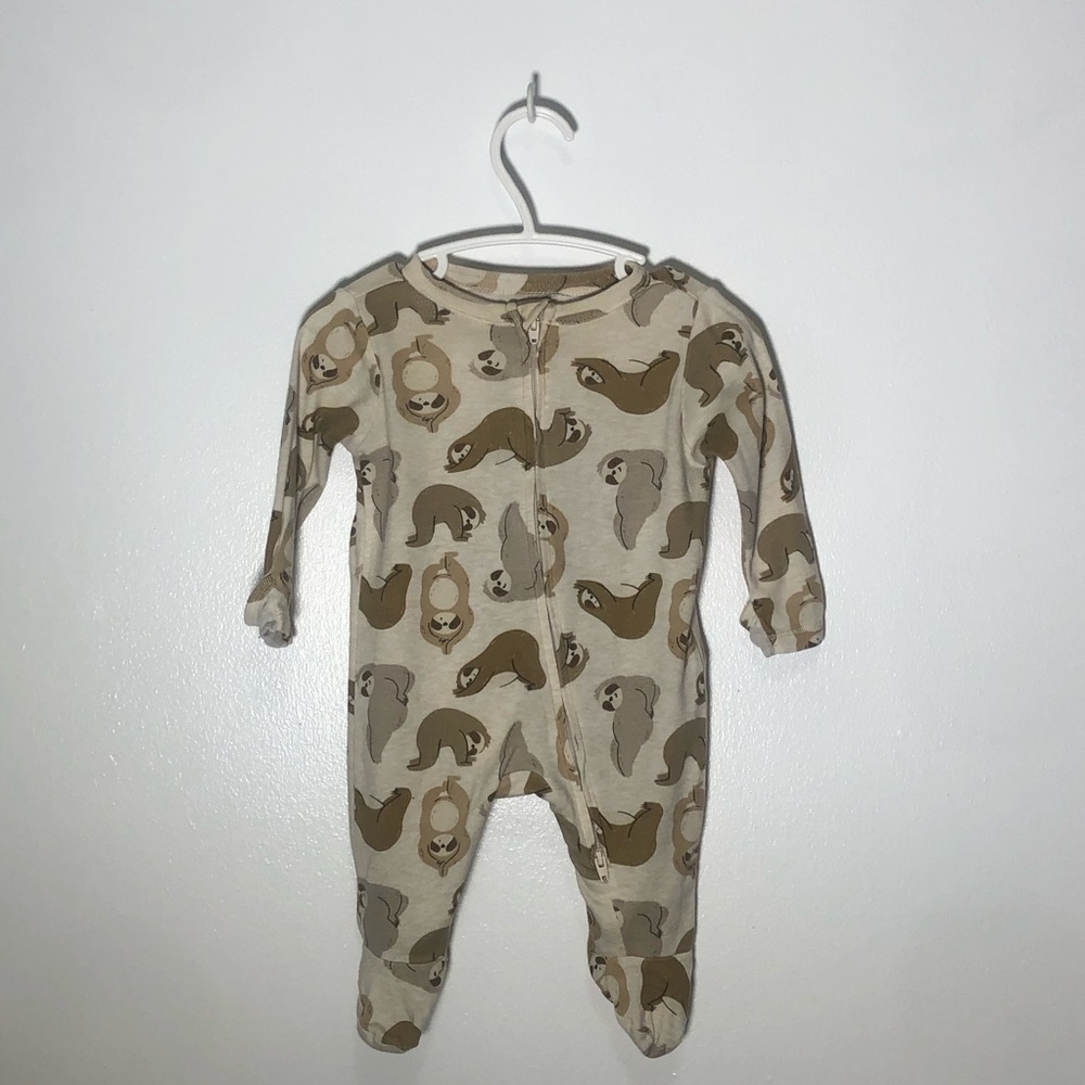 Old Navy Beige Sloth Print Footed Onesie / Sleeper